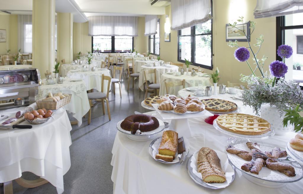 Hotel Sampaoli 벨레지아아지마리나 외부 사진