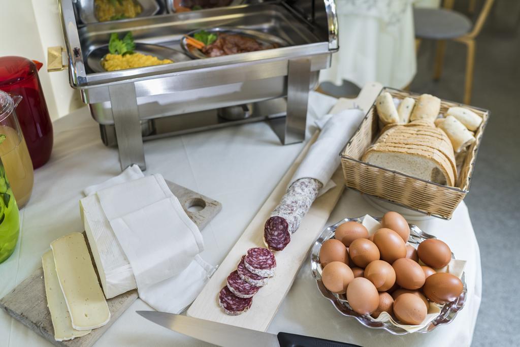 Hotel Sampaoli 벨레지아아지마리나 외부 사진